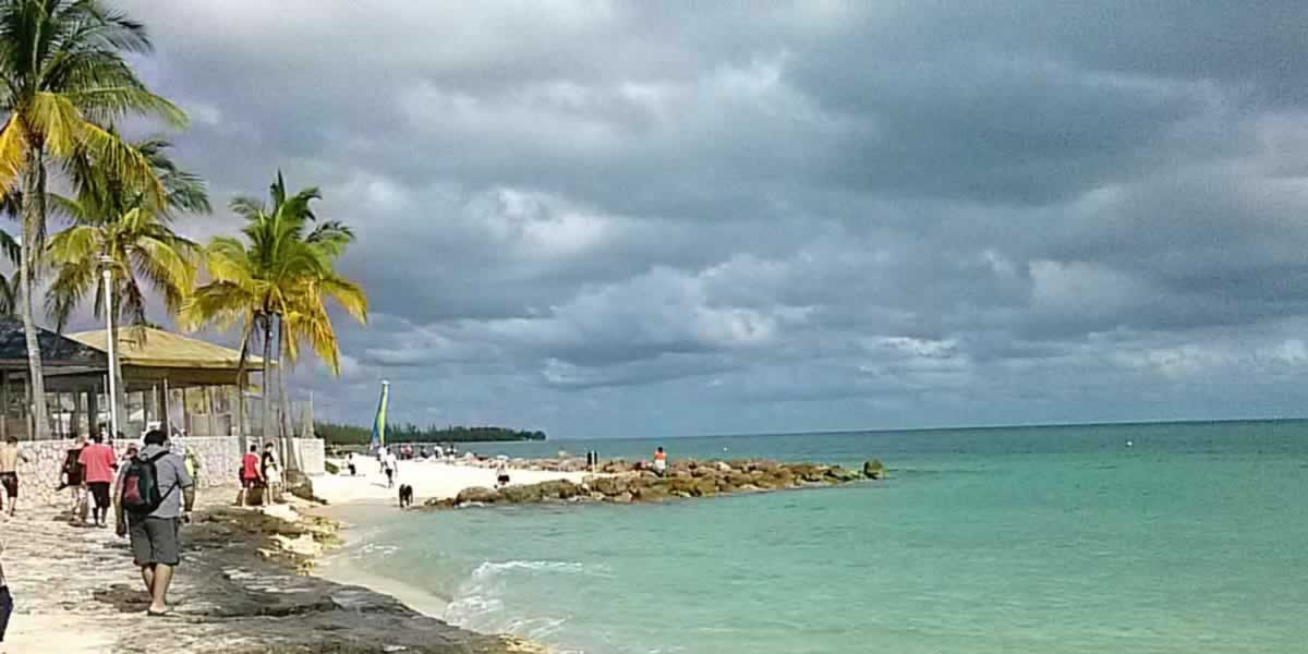 https://discoverislandcruise.com/wp-content/uploads/2015/03/Bahamas-Celular-7511.jpg
